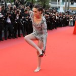 kristen-stewart-barefoot-cannes-took-off-heels.jpg