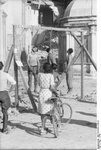 Bundesarchiv_Bild_101I-316-1190-23,_Italien,_drei_erhängte_Männer_an_Galgen.jpg