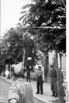 Bundesarchiv_Bild_101I-476-2051-39A,_Italien,_Rom,_erhängte_Frau,_deutsche_Soldaten.jpg