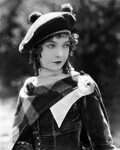 Lillian Gish (1927).jpg