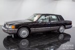 1990-lincoln-town-car-signature.jpeg